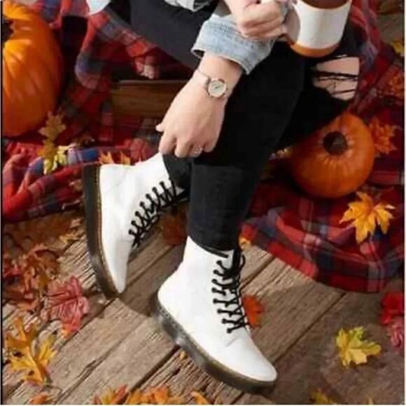 NEW Dr. Martens Zavala T Lamper Combat Boot in White Leather Unisex M 10/W 11 - Picture 2 of 16